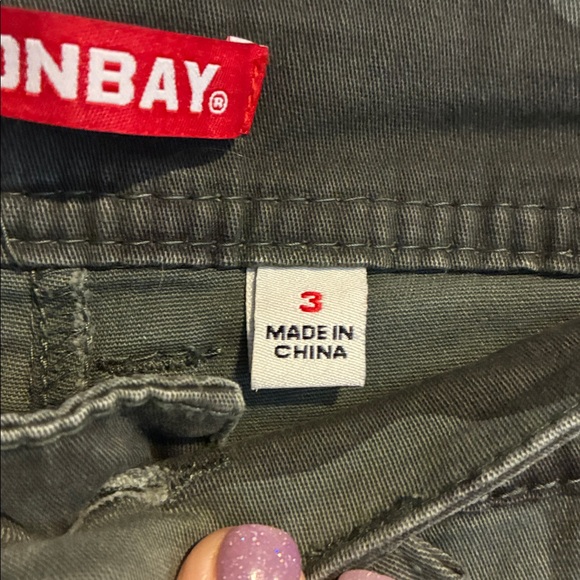 UNIONBAY Green Camouflage Cargo Pants with Zipper Detail under front pocket - Picture 4 of 9